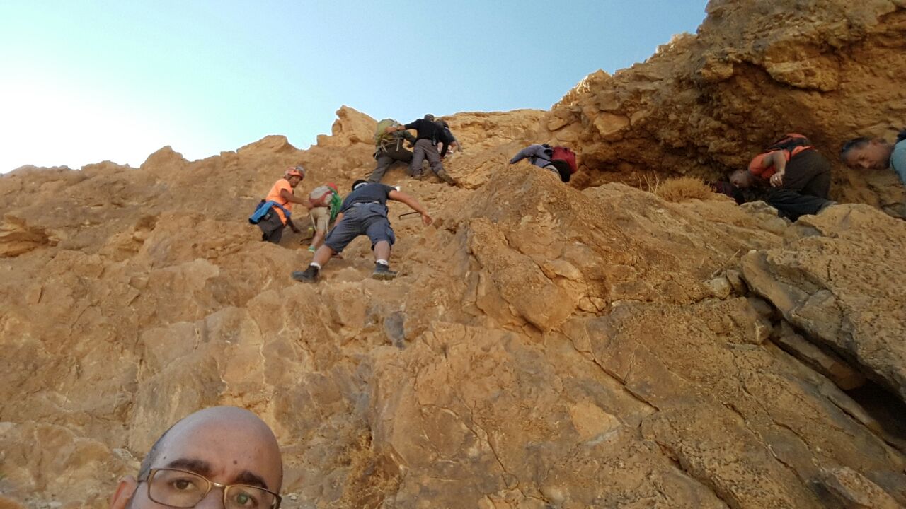 מלחצים את המטיילים, מעט אחרי האסון (צילום: יחידת חילוץ ערד)